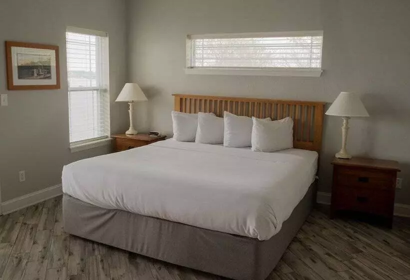 Отель Delavan Lake Resort