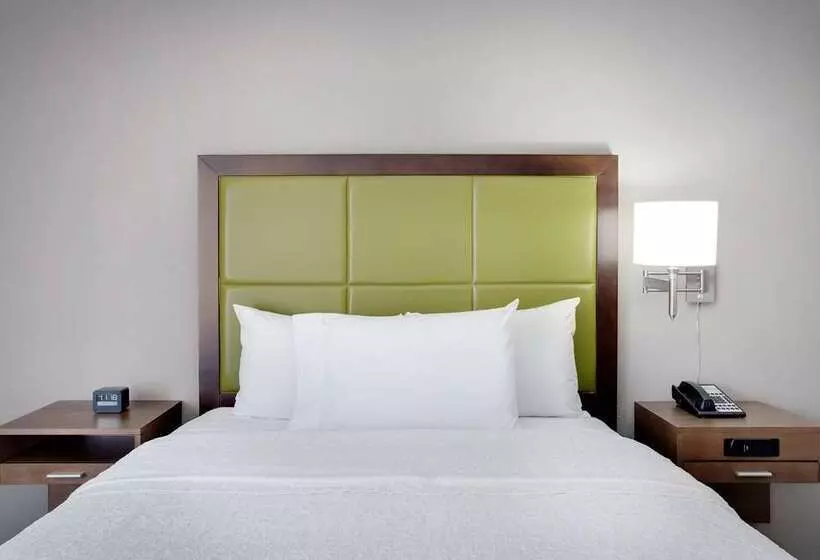 Отель Hampton Inn By Hilton Middletown