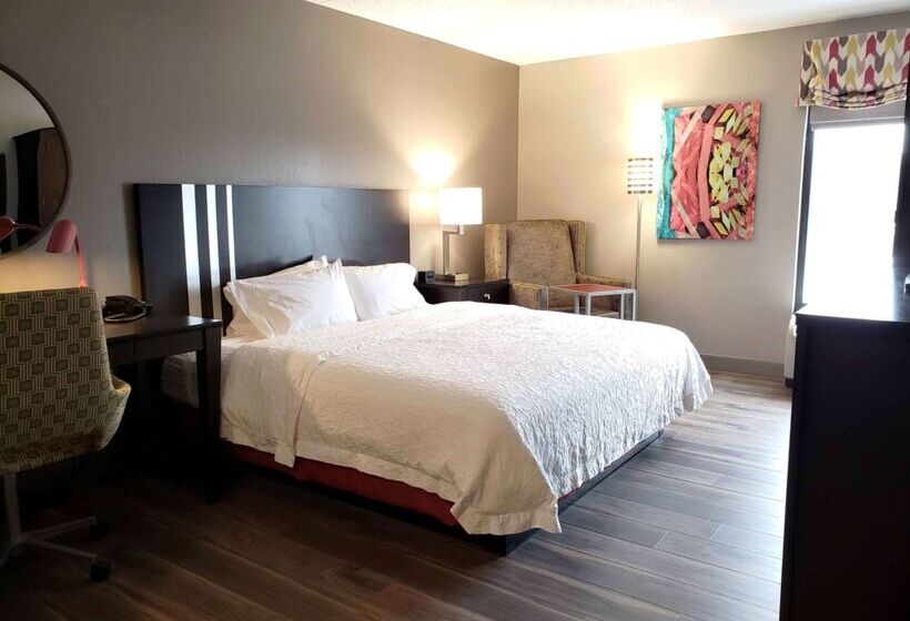 Отель Hampton Inn Greensburg