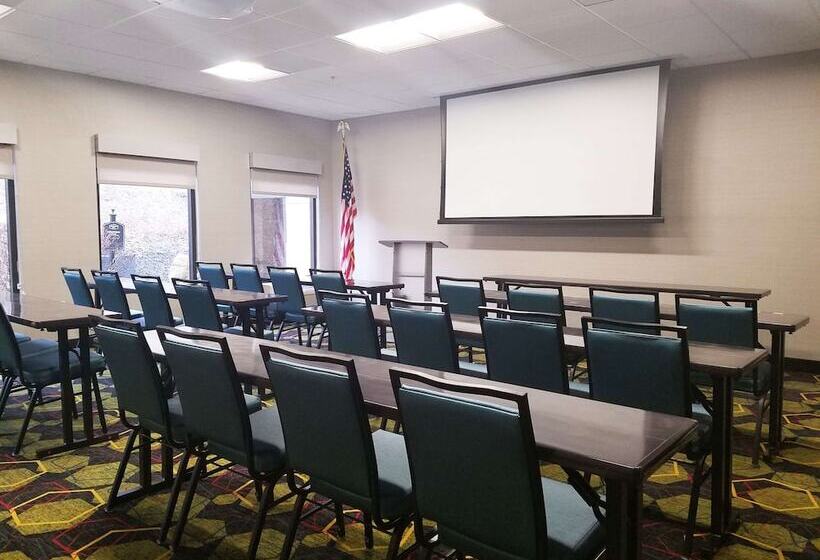 Отель Hampton Inn Greensburg