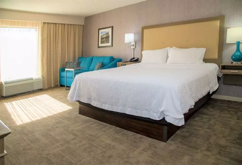 Отель Hampton Inn Lewisburg