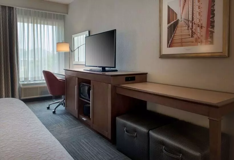 Отель Hampton Inn By Hilton Middletown