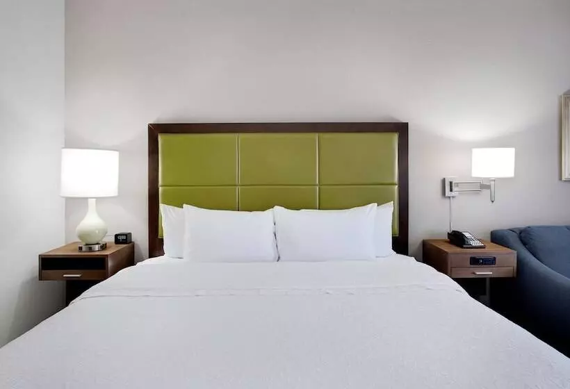 Отель Hampton Inn By Hilton Middletown