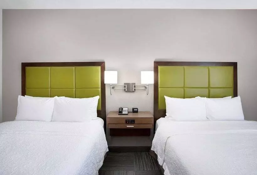 Отель Hampton Inn By Hilton Middletown