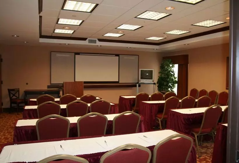 Отель Hampton Inn Olive Branch