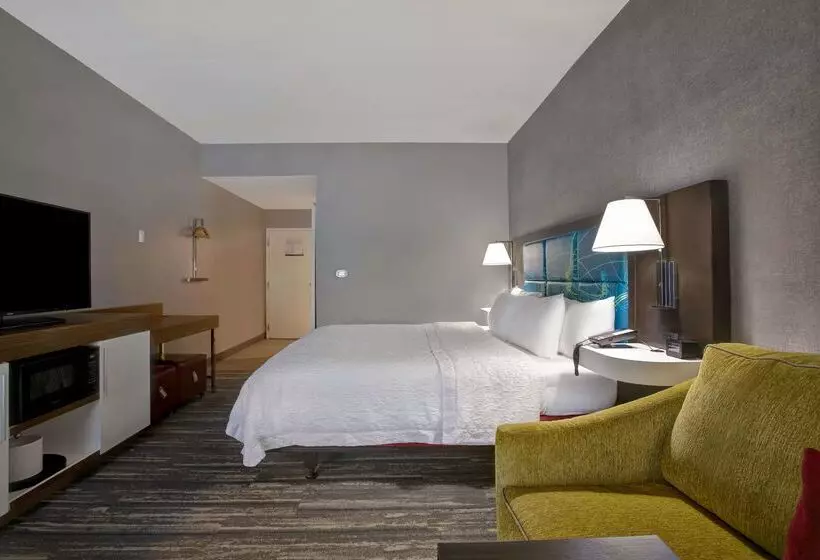 Отель Hampton Inn Olive Branch