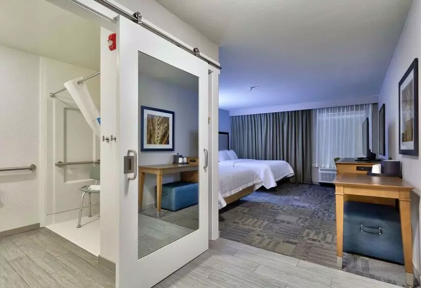 ホテル Hampton Inn Salina