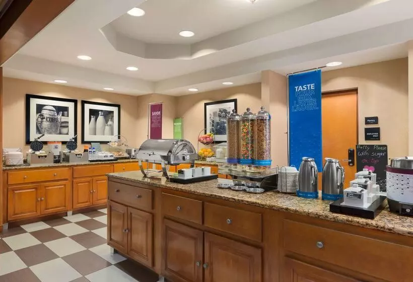 هتل Hampton Inn & Suites Manchesterbedford
