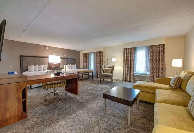Отель Hampton Inn & Suites Rockville Centre
