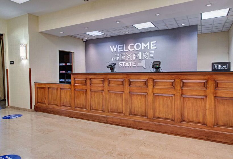 בית מלון כפרי Hampton Inn & Suites Rockville Centre