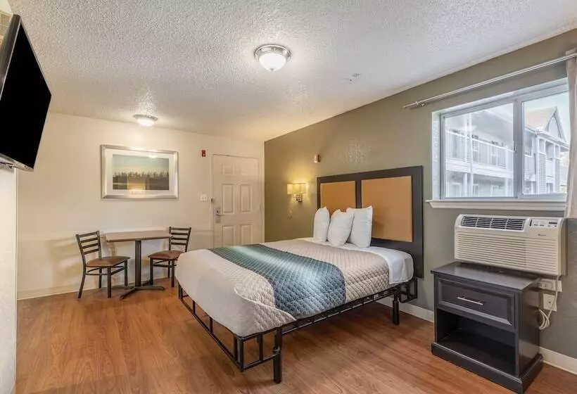 هتل Hometowne Studios By Red Roof Orlando   Casselberry