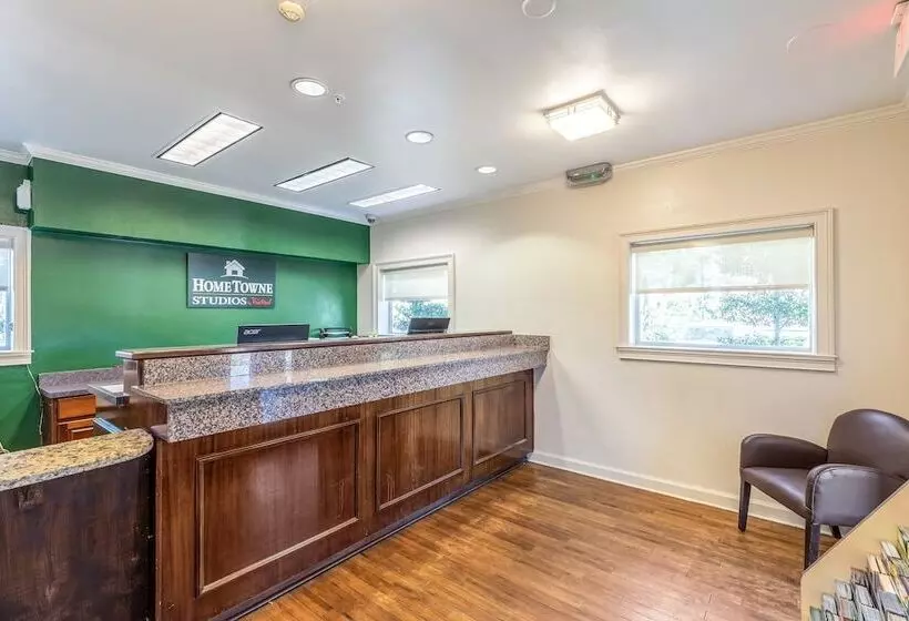 هتل Hometowne Studios By Red Roof Orlando   Casselberry