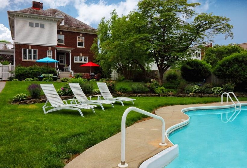 Отель Olde Square Inn B&b