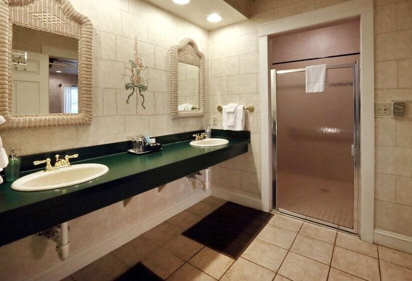 Отель Olde Square Inn B&b