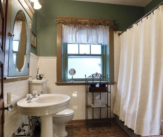 Отель Olde Square Inn B&b