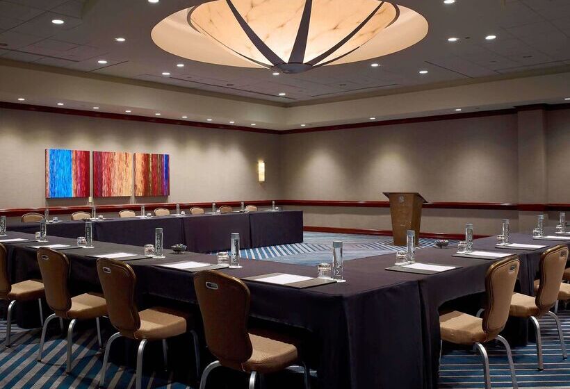 Отель The Royal Sonesta Houston Galleria