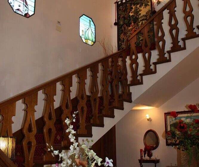 فندق Villa Sant Uberto Country Inn