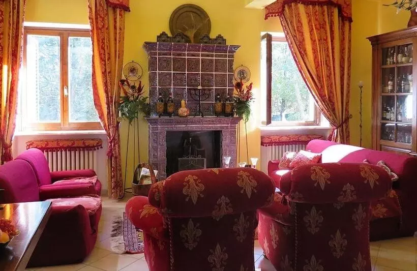 Отель Villa Sant Uberto Country Inn