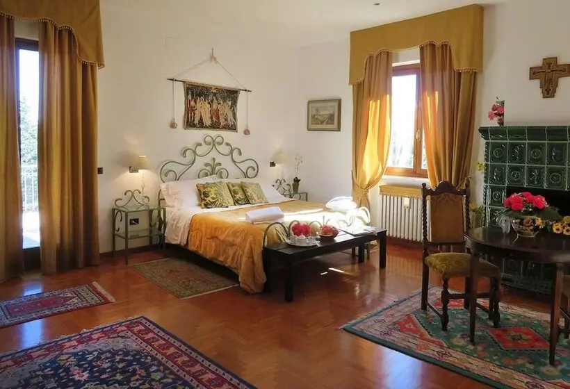 Отель Villa Sant Uberto Country Inn