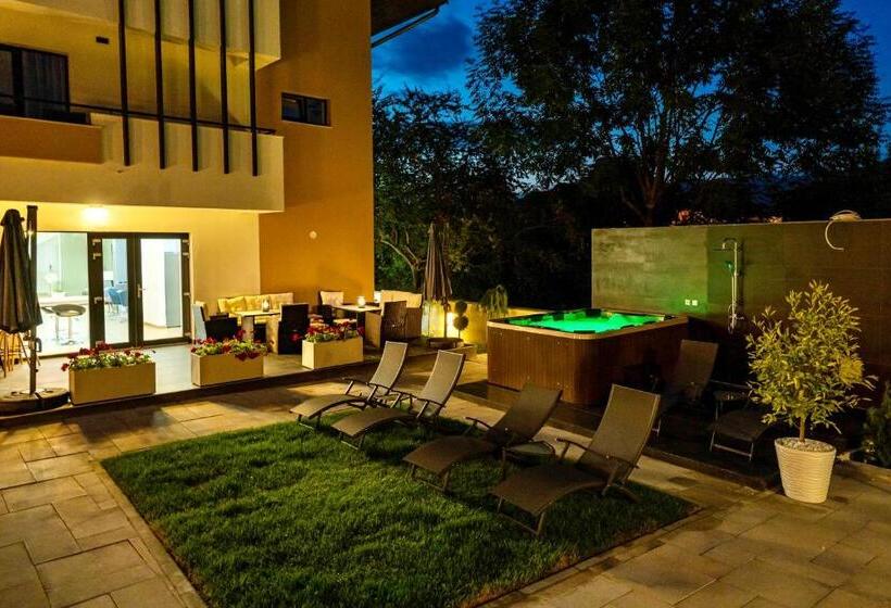 پانسیون Velvet Home