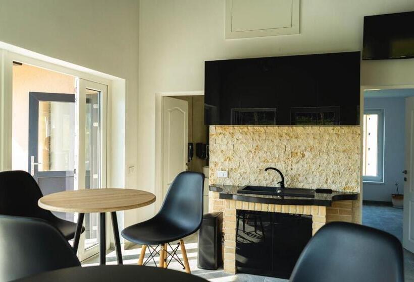 پانسیون Velvet Home