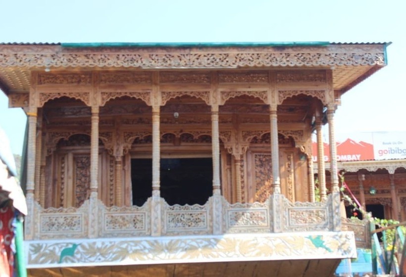 فندق Young Bombay Premium Heritage Houseboat , Srinagar