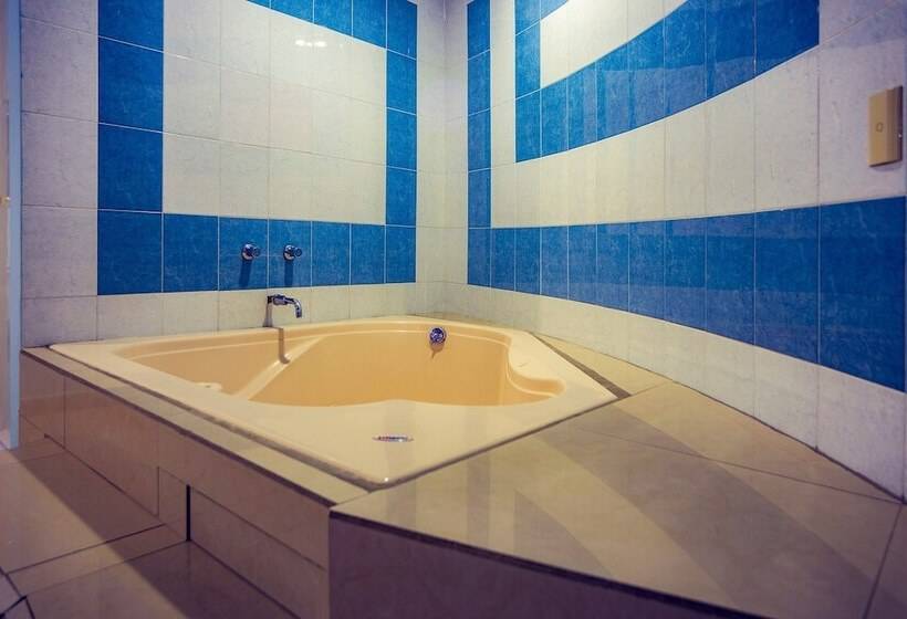 Capital O Hotel Diro, Monterrey