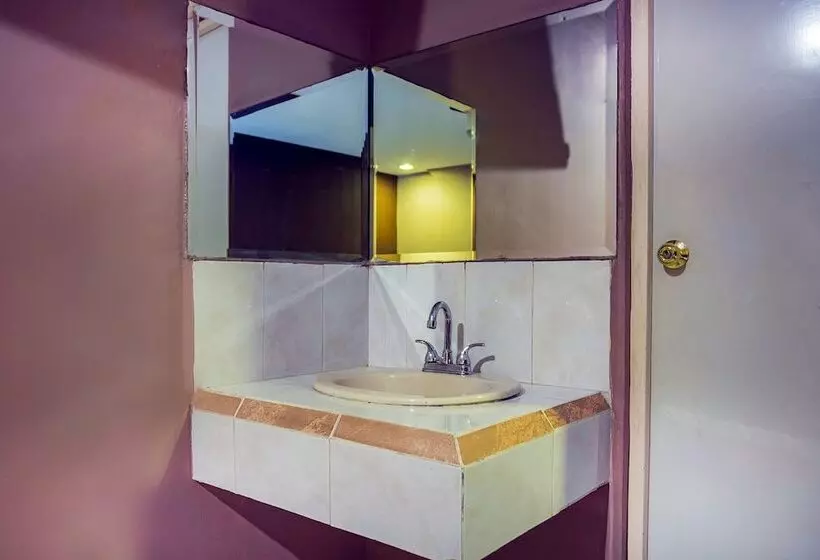 Capital O Hotel Diro, Monterrey