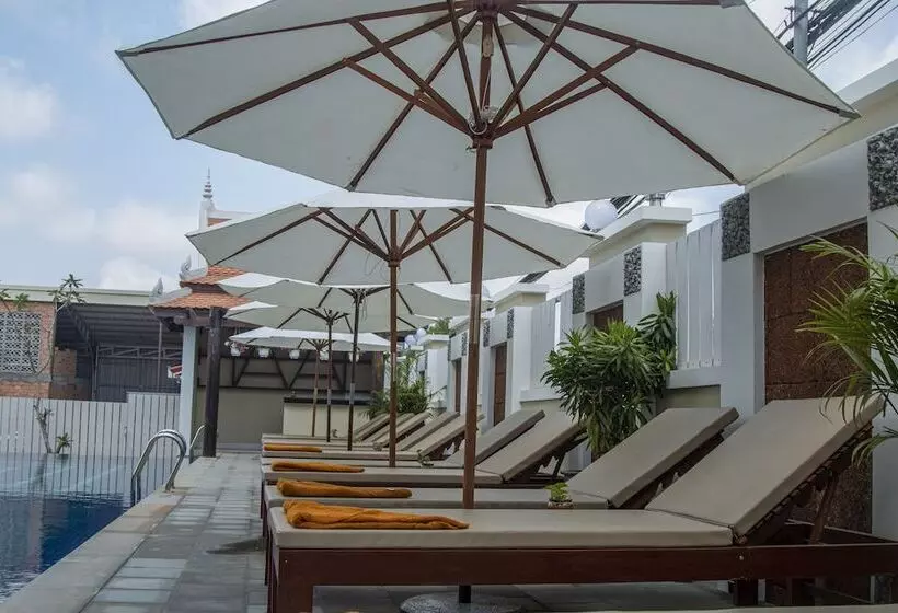 Hotelli Kampong Thom Palace