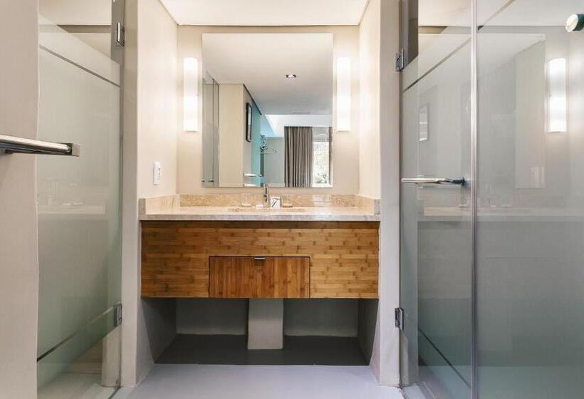 Wink Aparthotel Foreshore