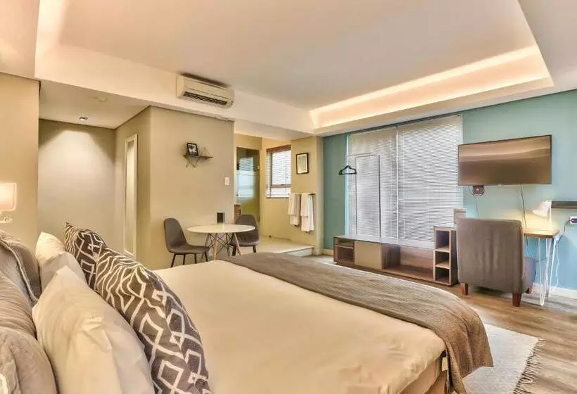 Wink Aparthotel Foreshore
