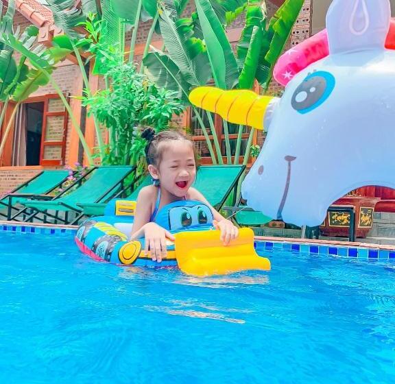 تختخواب و صبحانه Cosiana Homestay