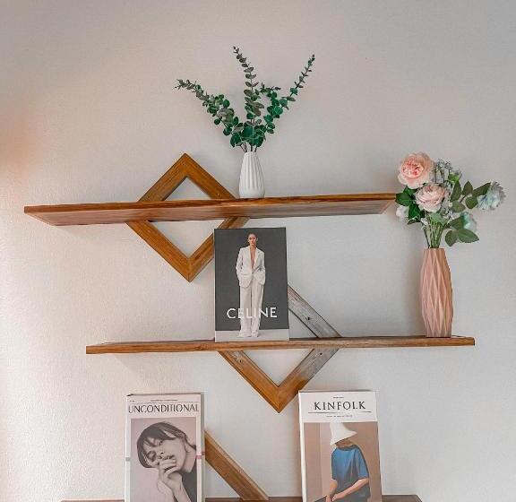 تختخواب و صبحانه Cosiana Homestay