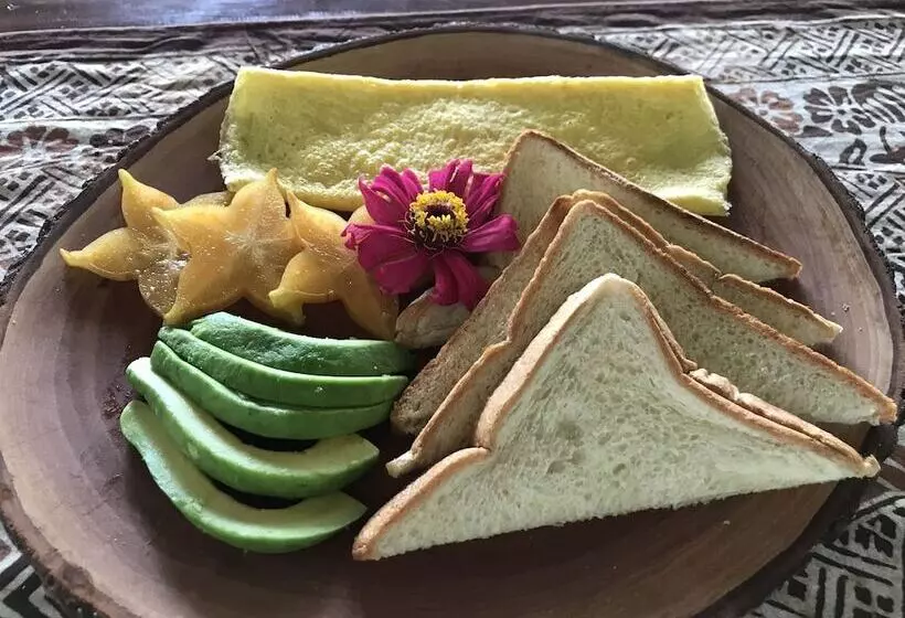 Aamiaismajoitus (B&B) Lagoona Beach Bungalows   Eco Bungalows Batukaras