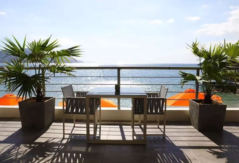 هتل Destino Beach Club Dive Resort And
