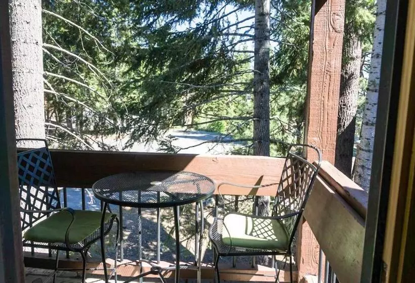 Hotelli Ski Trails 4042