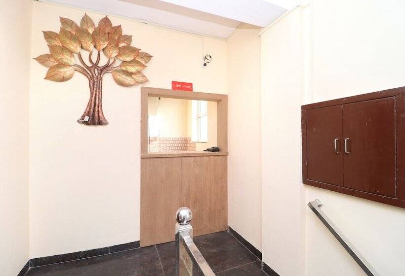 ホテル Sunroof By Oyo Rooms