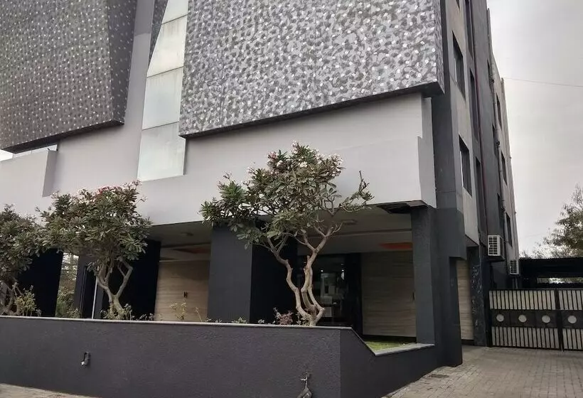 Jk Rooms 121 Hotel Shaheen International
