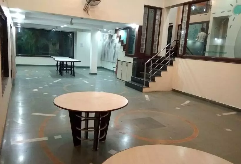 Jk Rooms 121 Hotel Shaheen International