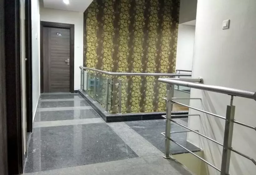 Jk Rooms 121 Hotel Shaheen International