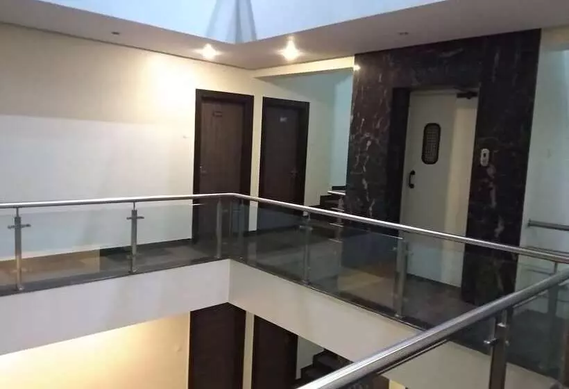 Jk Rooms 121 Hotel Shaheen International