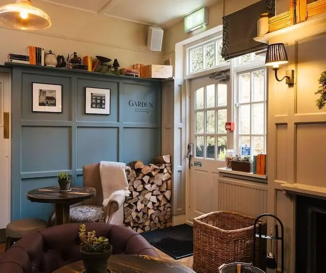 Majatalo The Black Boy