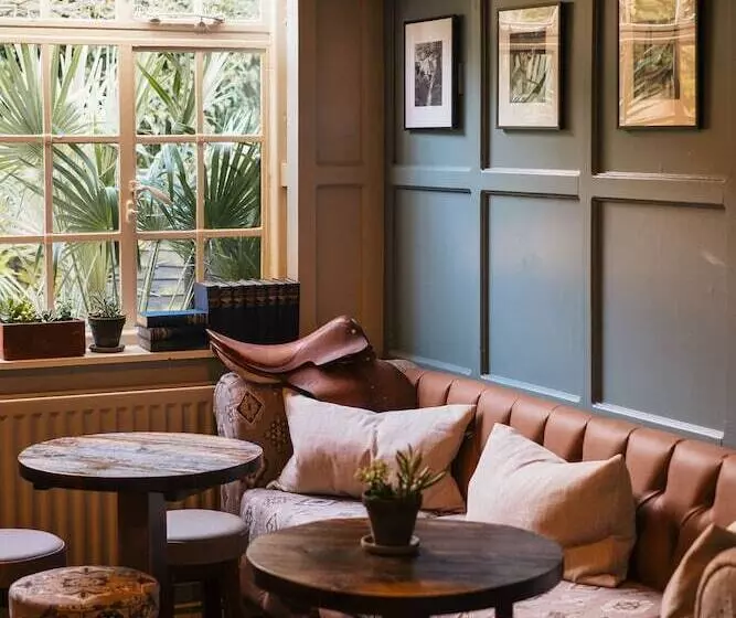 Majatalo The Black Boy