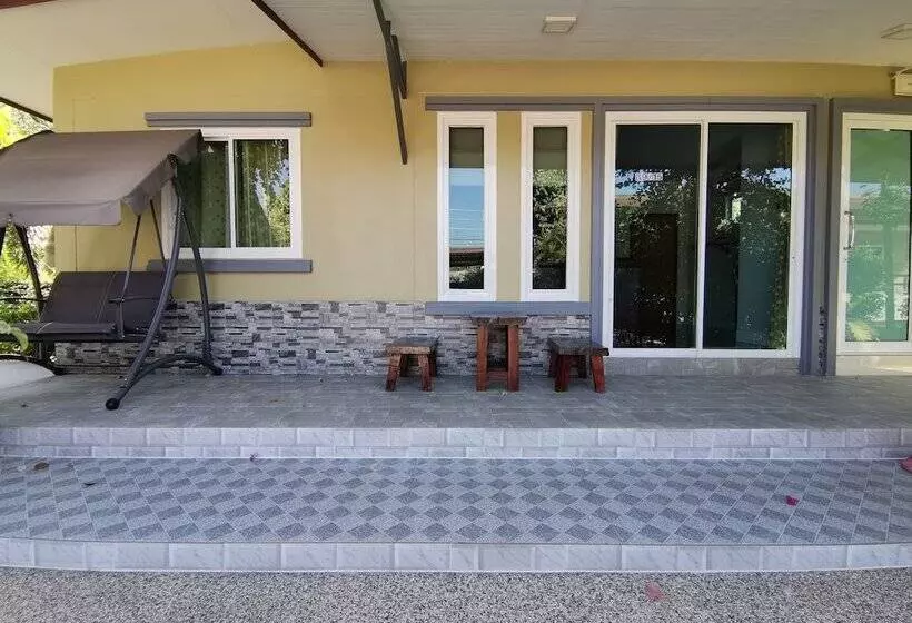 Hotelli Namadee House