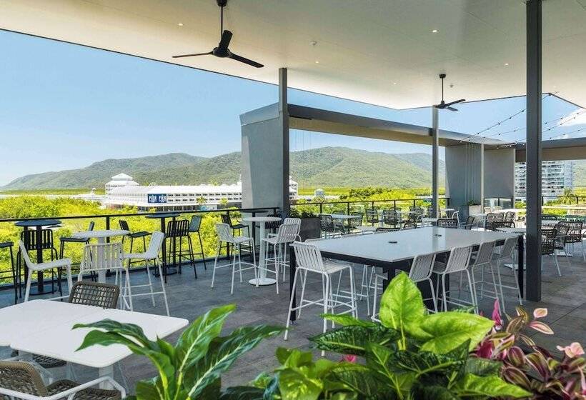 Hotel Oaks Cairns