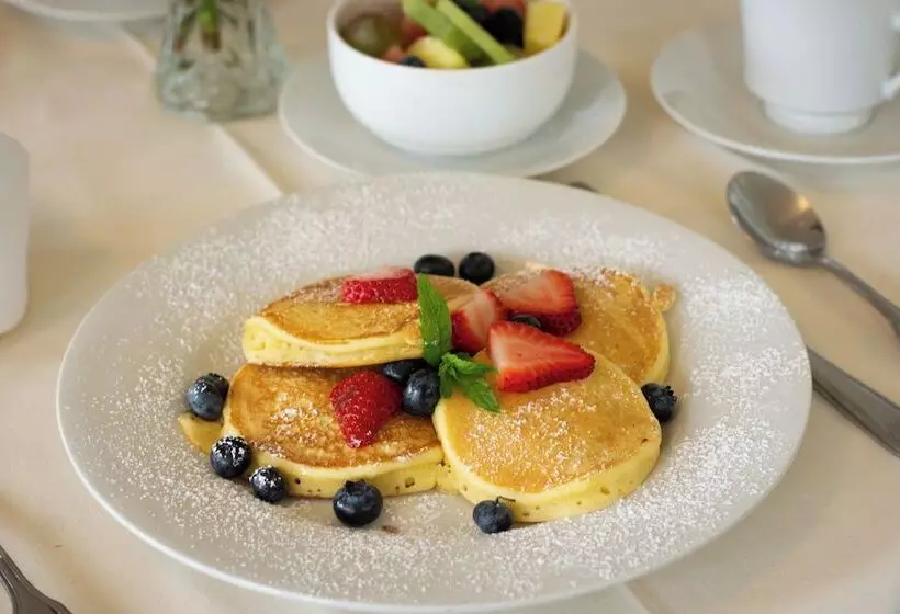 Отель Blackberry River Inn