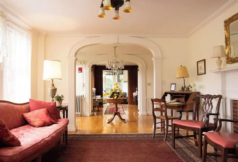 Отель Blackberry River Inn