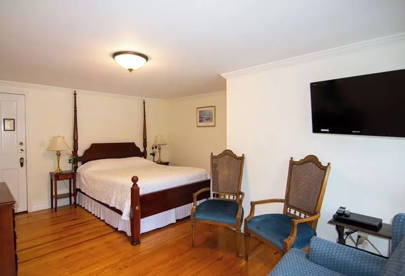 Отель Blackberry River Inn