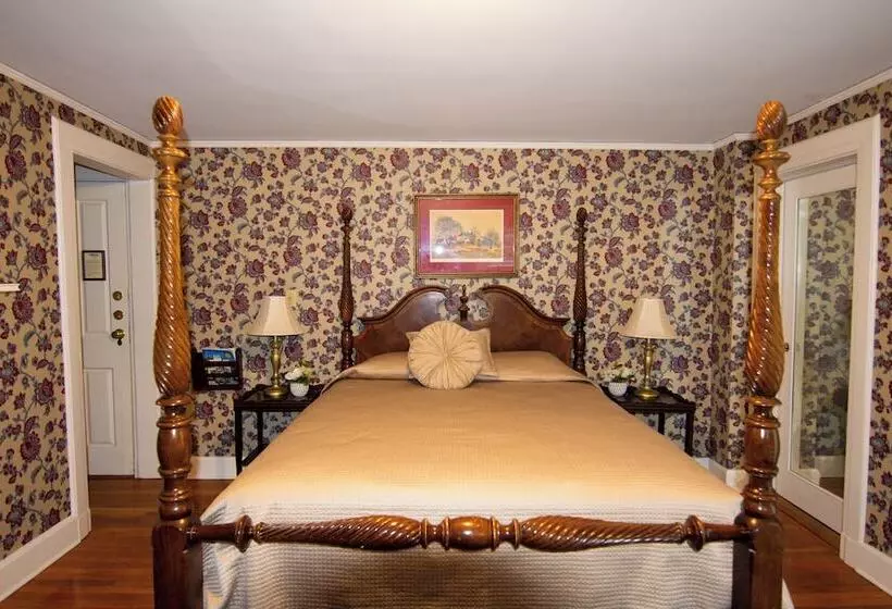 Отель Blackberry River Inn