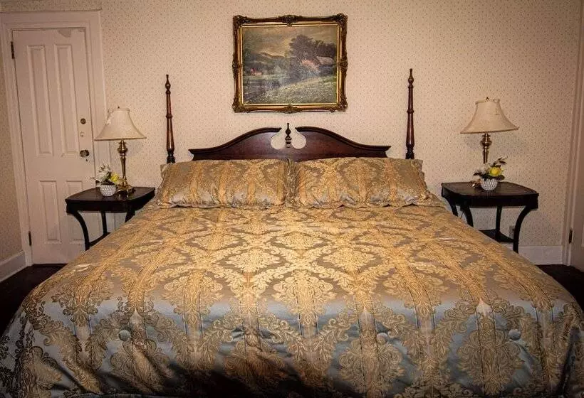 Отель Blackberry River Inn